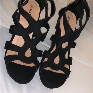 Black wedges